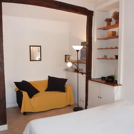 Apartment Paul Louis Courier Paris